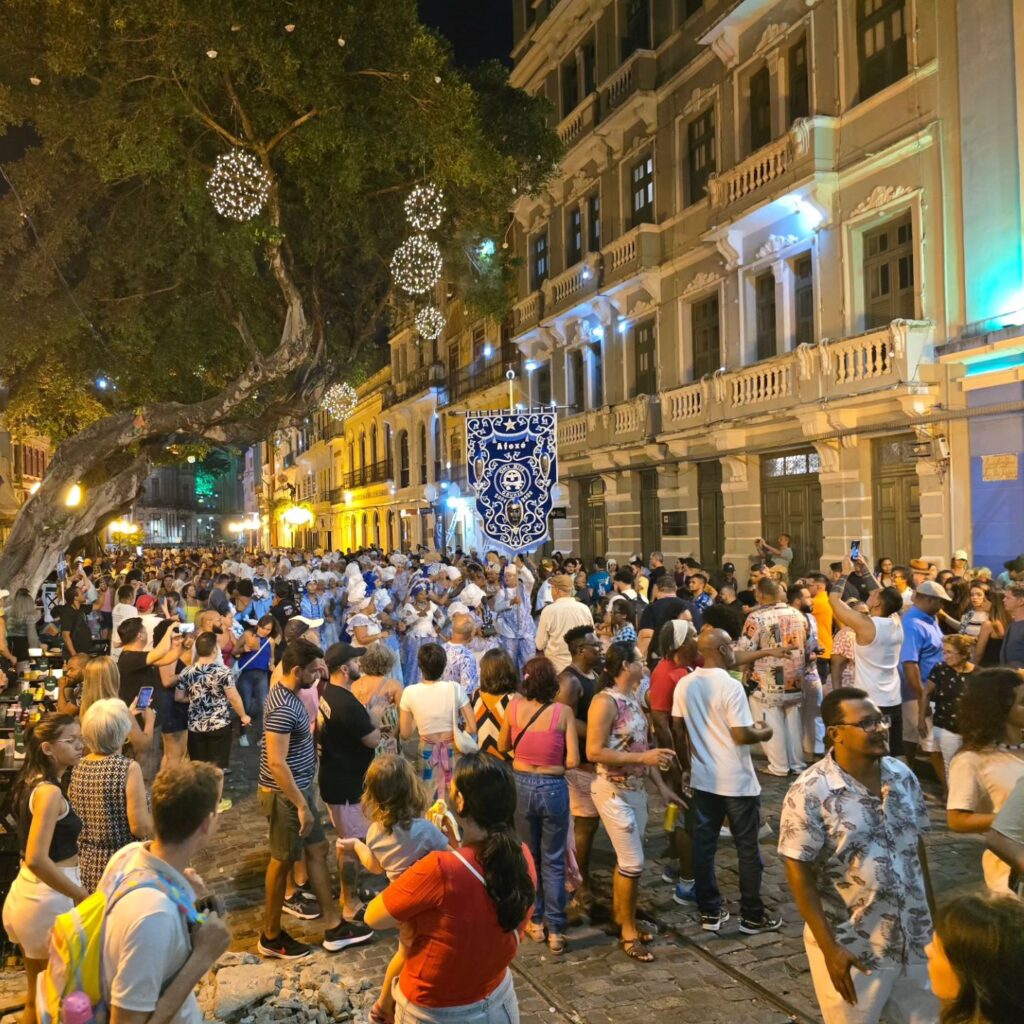 Instagram post from afoxeomonile. This post is in position 9.