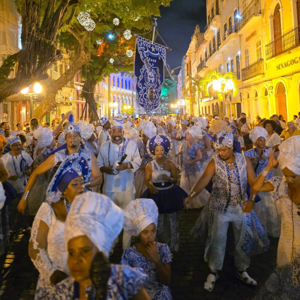 Instagram post from afoxeomonile. This post is in position 8.